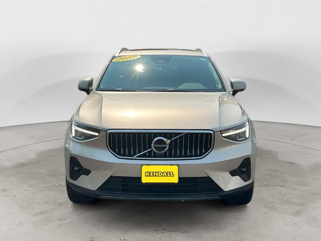 Used 2023 Volvo XC40 B5 Plus AWD/4WD image 2