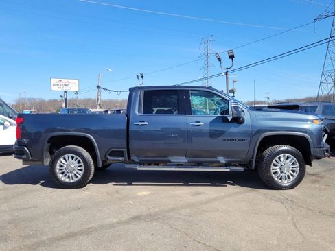 Used 2020 Chevrolet Silverado 3500 High Country w/ Technology Package AWD/4WD image 8