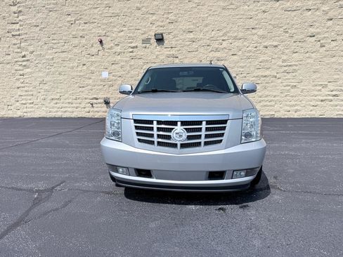 Used 2012 Cadillac Escalade Luxury AWD/4WD image 8