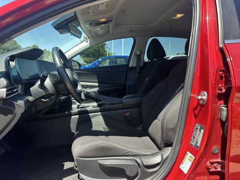 Used 2024 Hyundai Elantra SEL w/ Convenience Package FWD image 11