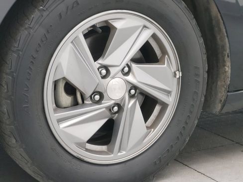 Used 2024 Hyundai Elantra SE FWD image 31
