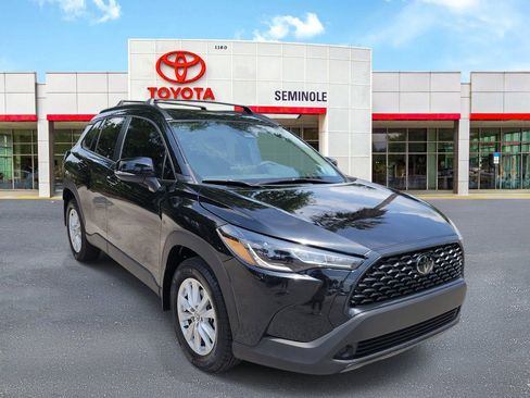 Used 2024 Toyota Corolla Cross LE w/ Moonroof Package FWD image 2