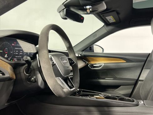 Used 2022 Audi e-tron GT Premium Plus image 23