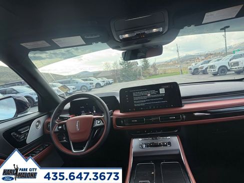 Used 2025 Lincoln Aviator Reserve w/ Equipment Group 201A image 13