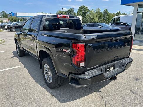 Used 2024 Chevrolet Colorado LT w/ LT Convenience Package II AWD/4WD image 3