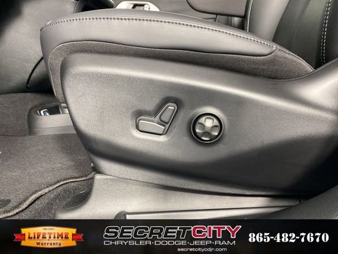 New 2026 Chrysler Pacifica Select image 14