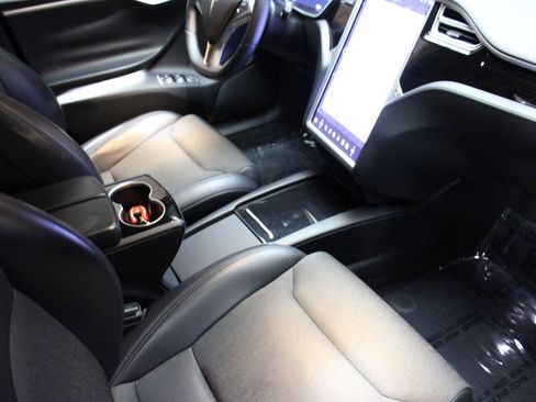 Used 2018 Tesla Model S 75D image 33