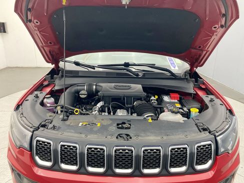 Used 2023 Jeep Compass Latitude AWD/4WD image 11