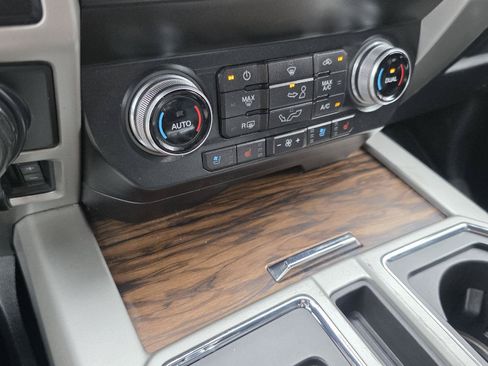 Used 2019 Ford F150 Lariat w/ Equipment Group 502A Luxury AWD/4WD image 18