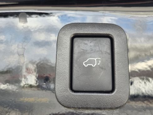 Used 2016 Toyota Highlander XLE image 32