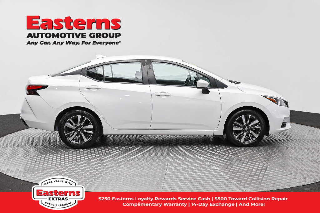 Used 2022 Nissan Versa SV FWD image 5