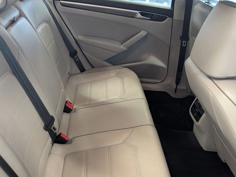 Used 2016 Volkswagen Passat 1.8T SE image 24