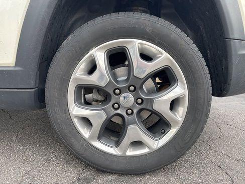 Used 2018 Jeep Compass Limited AWD/4WD image 16