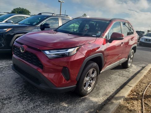 Used 2023 Toyota RAV4 XLE w/ Convenience Package FWD image 3