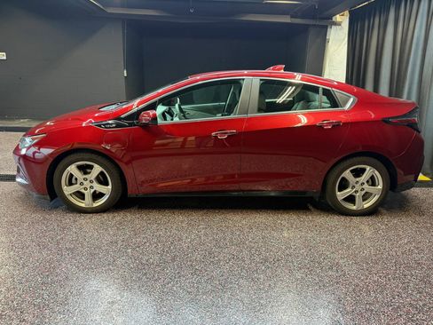 Used 2017 Chevrolet Volt LT w/ Comfort Package FWD image 4