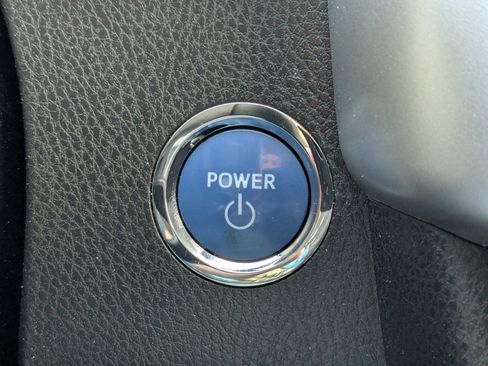 Used 2019 Toyota Highlander Limited AWD/4WD image 19