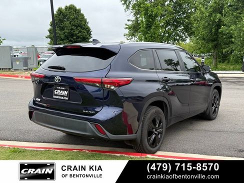 Used 2023 Toyota Highlander XLE AWD/4WD image 7