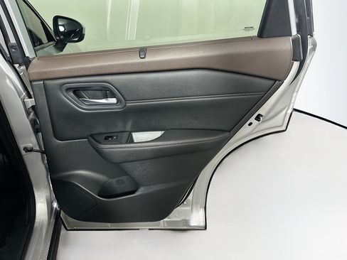 Used 2023 Nissan Rogue SV w/ SV Premium B Package FWD image 30