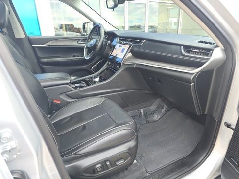 Used 2022 Jeep Grand Cherokee Limited image 4