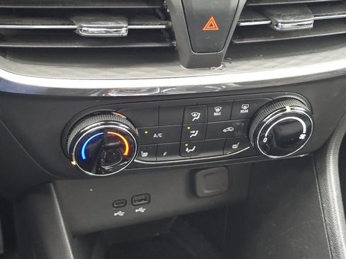 Used 2024 Buick Encore GX Preferred w/ Comfort Package FWD image 20