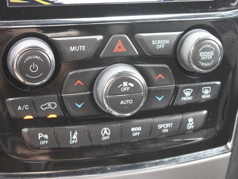 Used 2020 Jeep Grand Cherokee Altitude AWD/4WD image 17