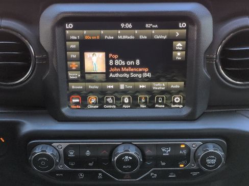 Used 2022 Jeep Wrangler Unlimited Sahara AWD/4WD image 18