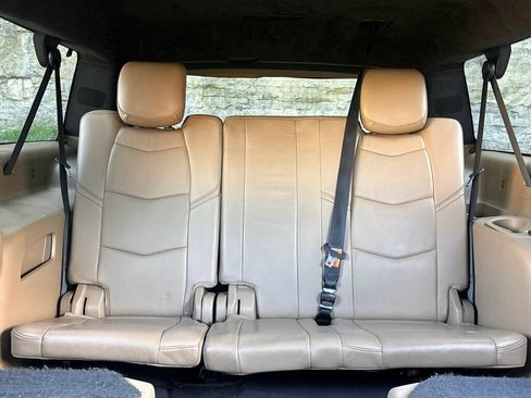 Used 2019 Cadillac Escalade ESV Platinum AWD/4WD image 22