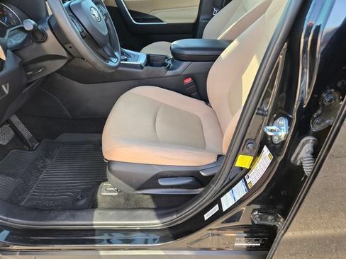 Certified 2021 Toyota RAV4 LE AWD/4WD image 19
