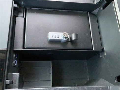 Used 2023 Toyota Tundra Limited image 28