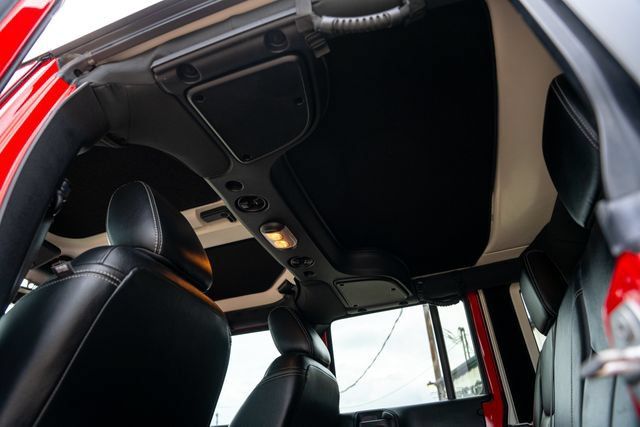 Used 2017 Jeep Wrangler Unlimited Rubicon w/ Connectivity Group AWD/4WD image 38