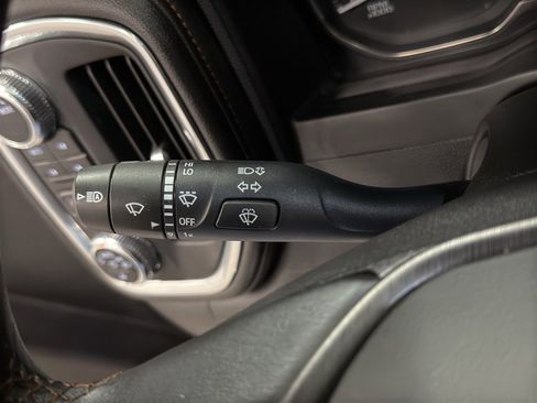 Used 2022 GMC Sierra 2500 AT4 w/ AT4 Preferred Package image 17