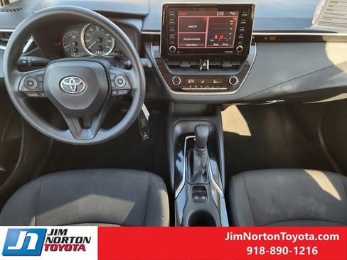 Used 2021 Toyota Corolla LE image 27
