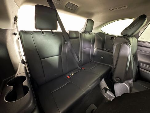 Used 2024 Toyota Highlander LE image 19