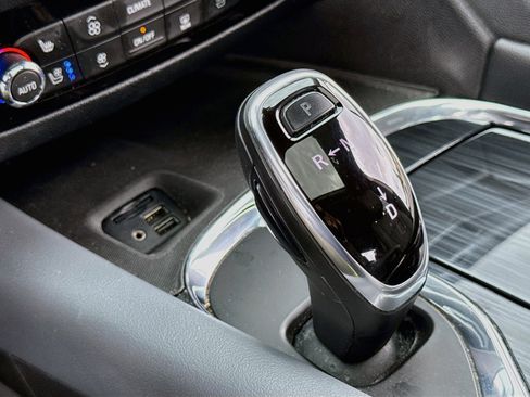 Used 2020 Buick Enclave Premium w/ Sun and Sites Package AWD/4WD image 18