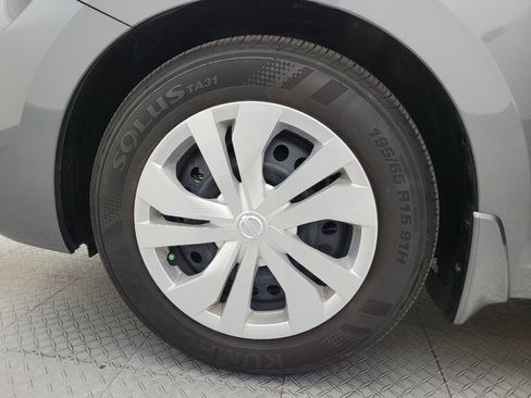 Used 2025 Nissan Versa S w/ Trunk Package image 31