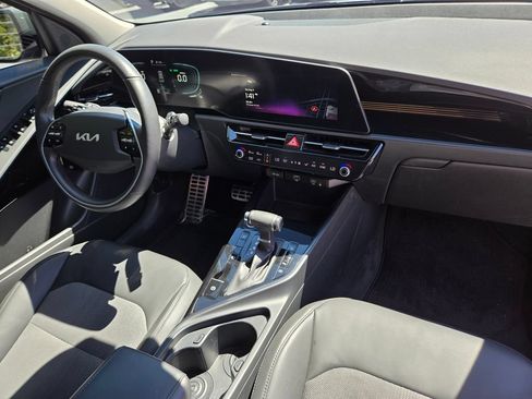 Used 2023 Kia Niro EX Touring FWD image 9
