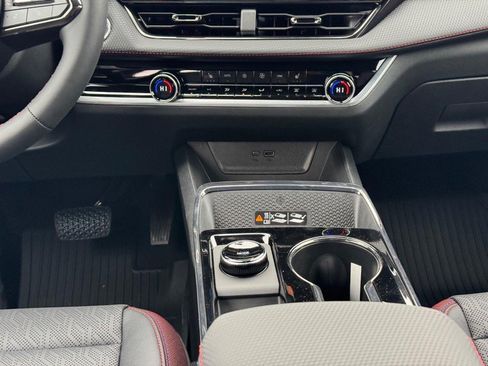 New 2026 Chevrolet Equinox RS w/ LPO, Floor Liner Package image 9