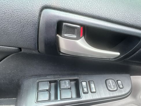 Used 2013 Toyota Camry LE FWD image 9