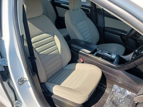 Used 2018 Ford Fusion S image 15