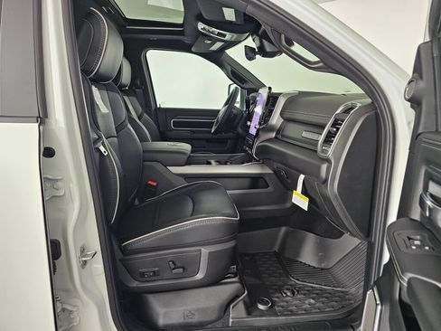 New 2026 RAM 3500 Laramie AWD/4WD image 39