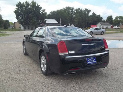Used 2015 Chrysler 300 Limited image 7