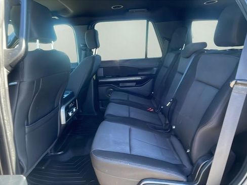 Used 2019 Ford Expedition XLT image 18