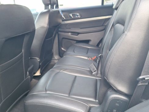 Used 2018 Ford Explorer XLT image 20