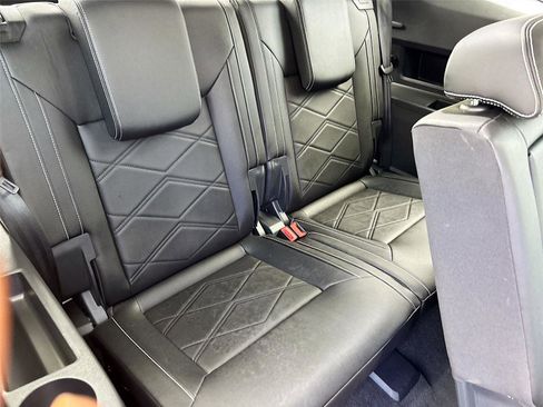 Used 2025 Volkswagen Atlas SE FWD image 29