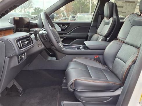 New 2025 Lincoln Aviator Black Label AWD/4WD image 12