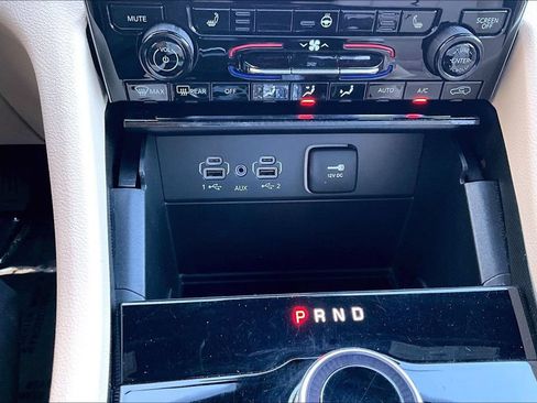 Used 2025 Jeep Grand Cherokee L Limited RWD image 32