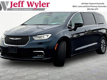 Used 2023 Chrysler Pacifica Touring-L