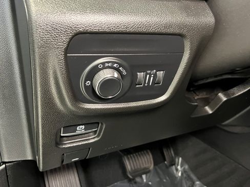 Certified 2023 Jeep Grand Cherokee Altitude image 32