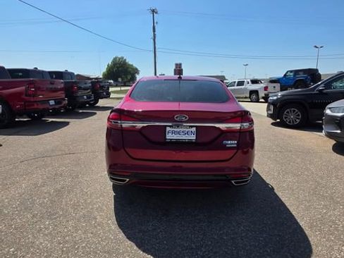 Used 2017 Ford Fusion SE w/ Fusion SE Technology Package FWD image 4