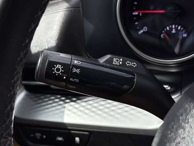 Used 2023 Kia Carnival LX FWD image 26